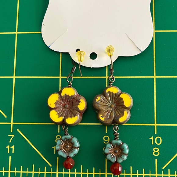 Charming Floral Earrings in Yellow and Turquoise NWOT - Picture 4 of 4
